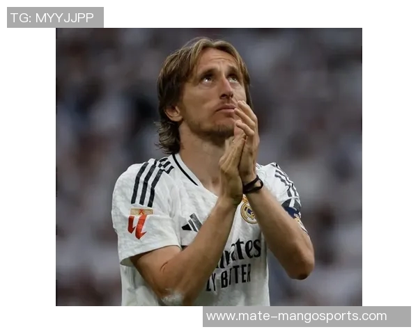 莫德里奇：足球场上的艺术家与传奇中场的辉煌历程与成就解析